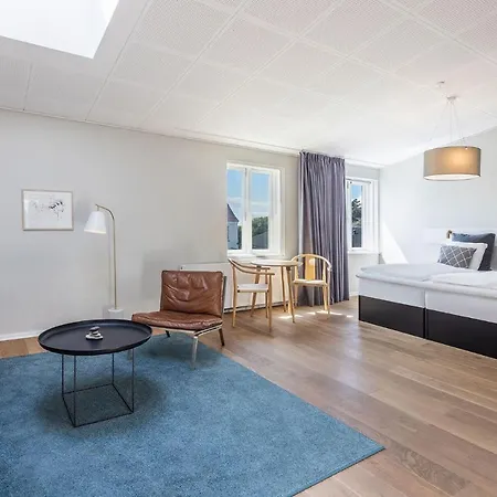 Strandhotel Rosnaes מלון 3*