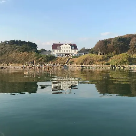 Strandhotel Rosnaes 3*