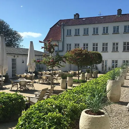 Strandhotel Rosnaes 3*