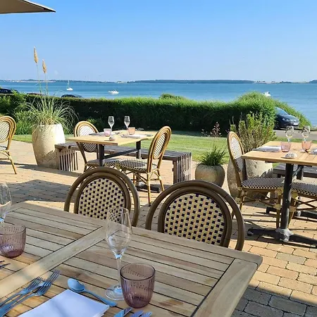 Strandhotel Rosnaes ホテル 3*