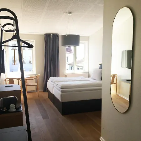 ホテル Strandhotel Rosnaes カロンボー