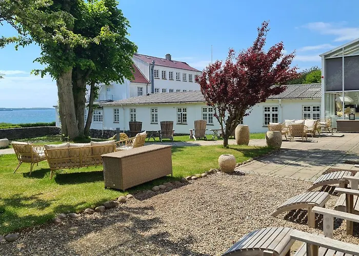 Strandhotel Rosnaes فندق كالوندبورج
